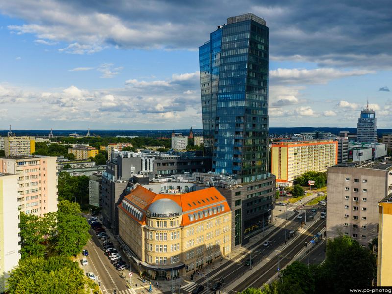 FPV w nieruchomościach: wirtualne spacery dronem, które sprzedają — blog fotograficzny, fotograf Szczecin