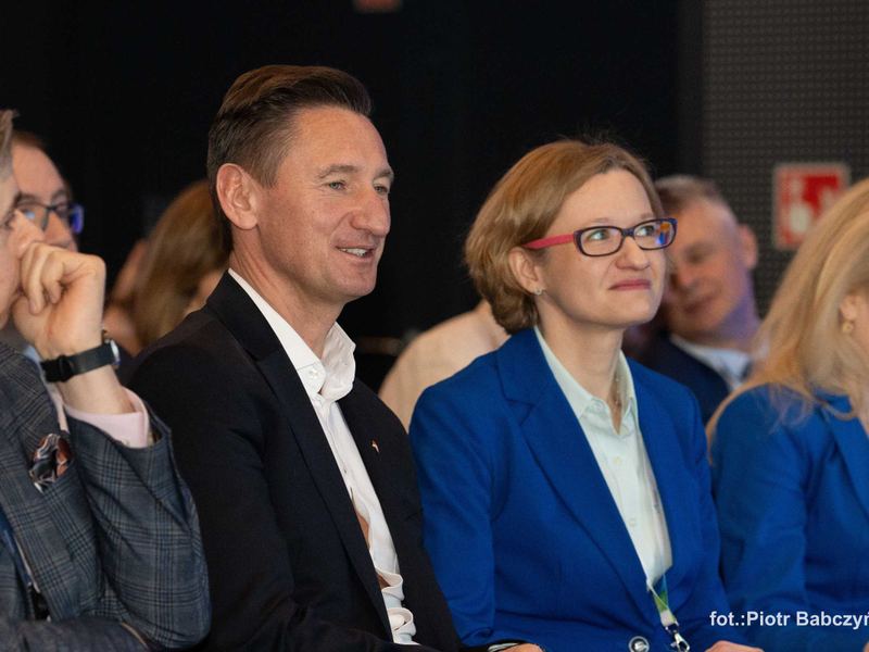 Fotografia konferencyjna vs gala — kluczowe różnice — blog fotograficzny, fotograf Szczecin